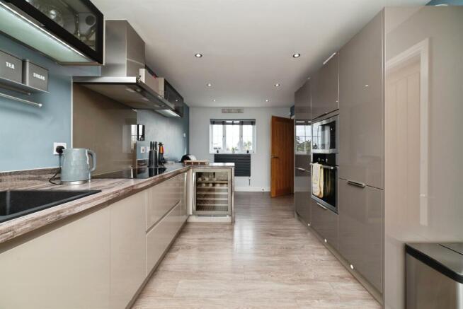 3 bed Detached for sale Image 5