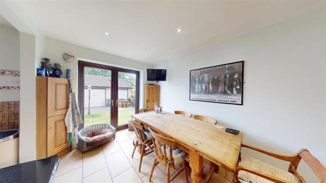 4 bed Detached for sale Image 6