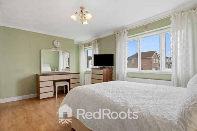 5 bed Detached for sale Image 12
