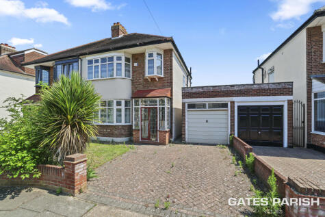 Chester Avenue, Upminster, RM14