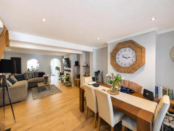 8 Mount Pleasant - Lounge.jpg
