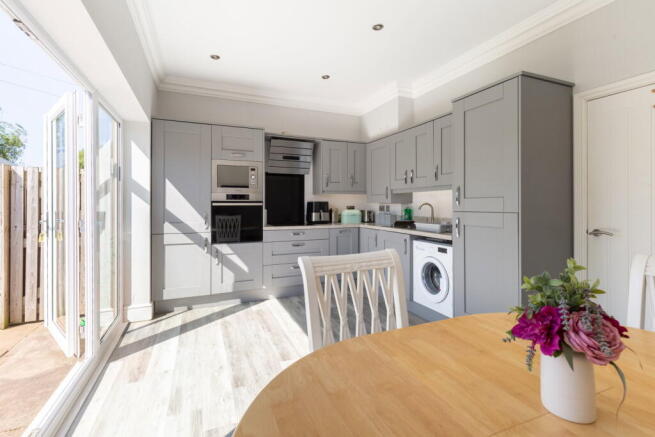 4 bed Semi-Detached for sale Image 4