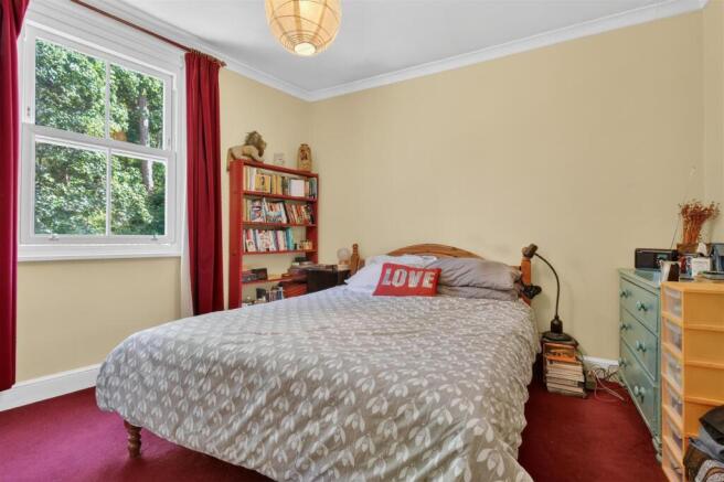5 bed Semi-Detached for sale Image 8