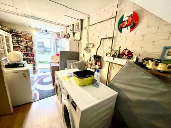 3 bed Semi-Detached for sale Image 11