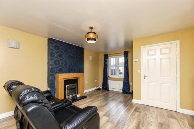 3 bed Town House for sale Image 4
