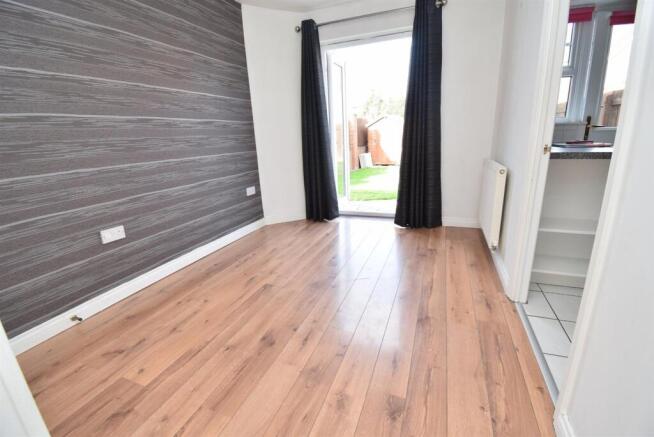 3 bed Semi-Detached to rent Image 7