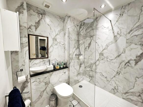 1 bed Flat for sale Image 6