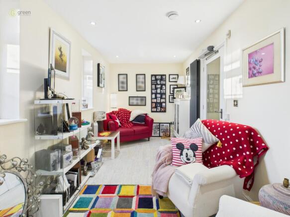 cam05459g0pr0103still018