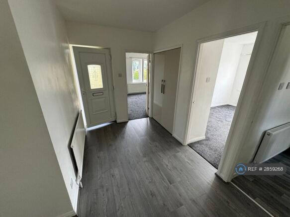 4 bed Bungalow to rent Image 8