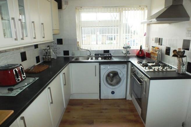 Kitchen 2 USE.JPG