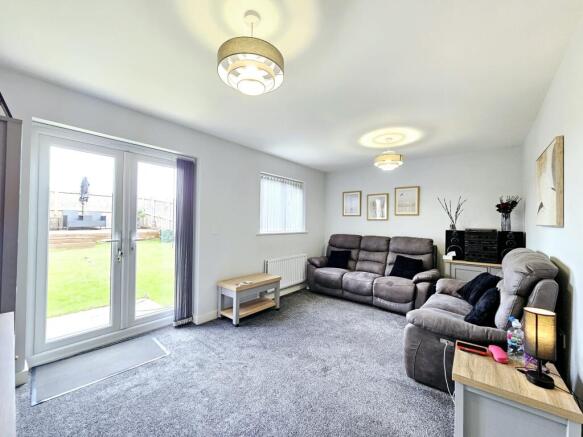 3 bed Semi-Detached for sale Image 6
