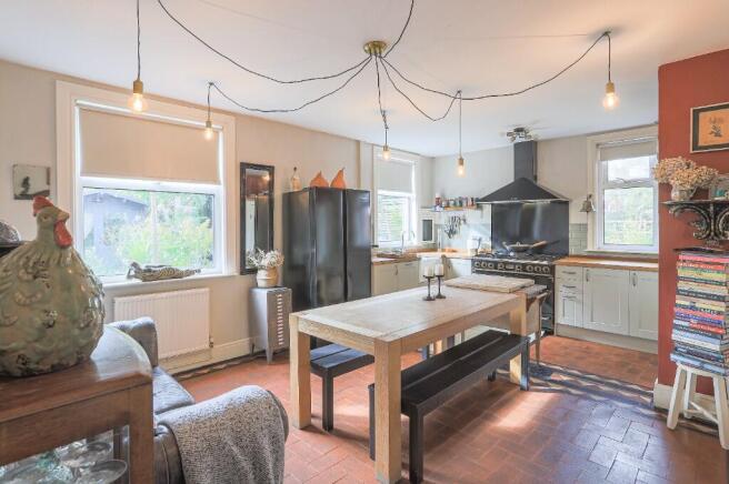4 bed Detached for sale Image 11