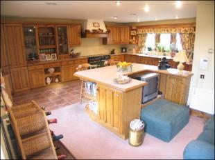 FARMHOUSE KITCHEN