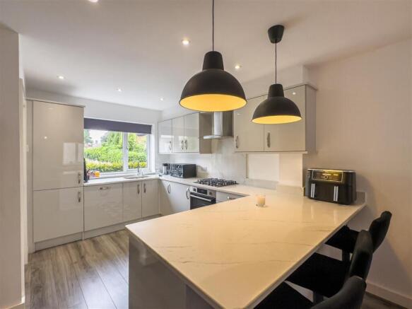 3 bed Terraced for sale Image 4