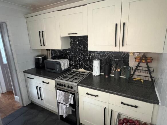 2 bed Semi-Detached to rent Image 5