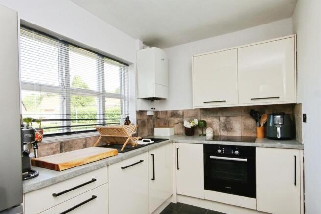 2 bed Semi-Detached for sale Image 5