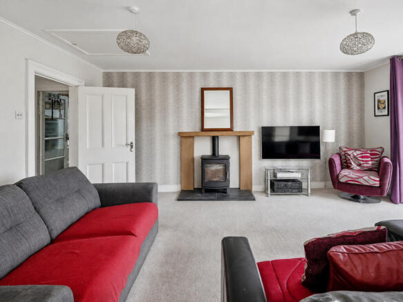 6 bed Detached for sale Image 11