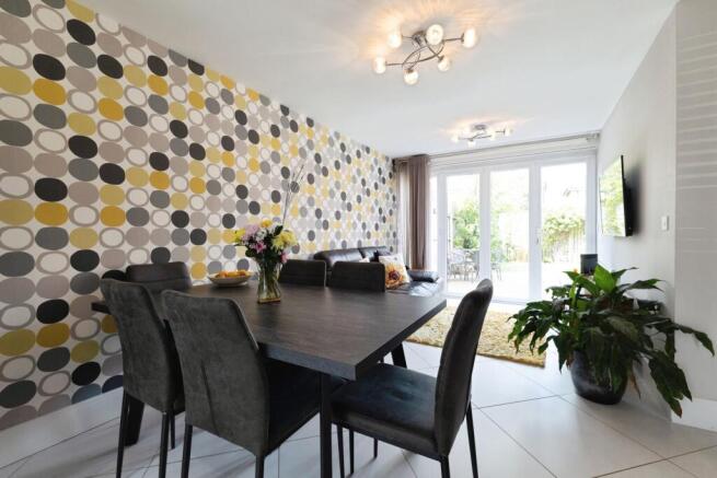 3 bed Town House for sale Image 5