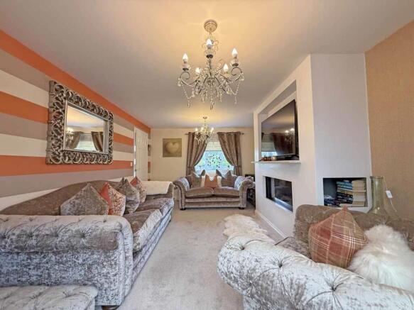 Frobisher Approach 75 - Lounge Front.jpg