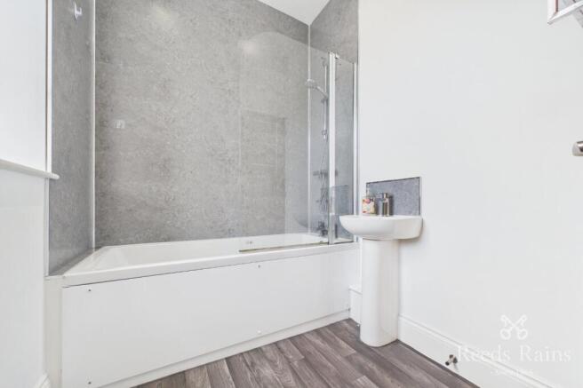 2 bed Apartment to rent Image 4