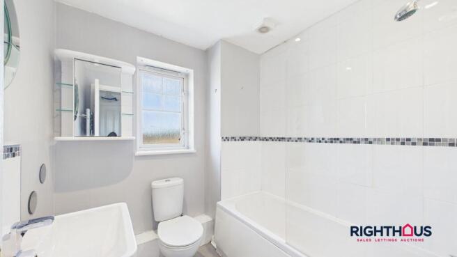 3 bed Flat to rent Image 4