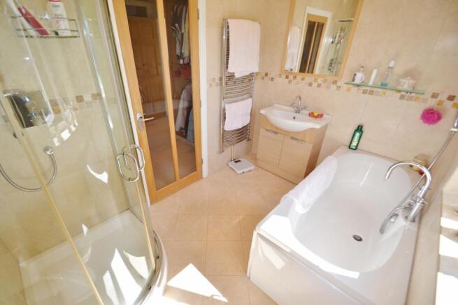 Master en-suite