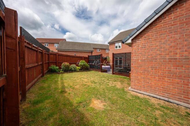 Gwern Close, St Lythans Park, HernCrabtree (15).jp