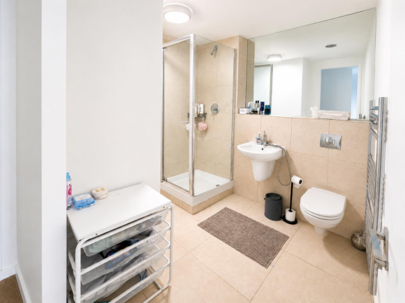 3 bed Flat to rent Image 5
