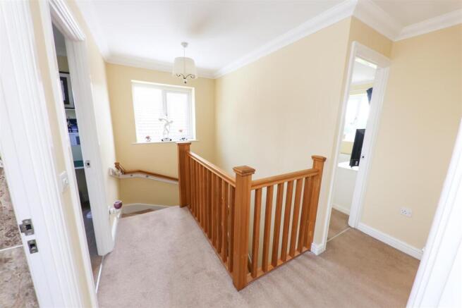 4 bed House for sale Image 10