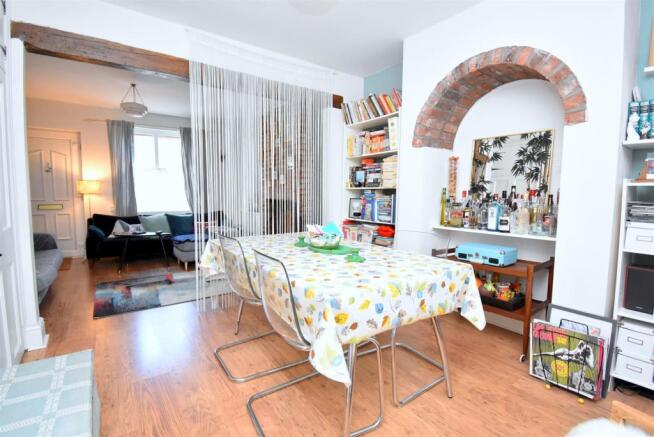 DINING ROOM.JPG