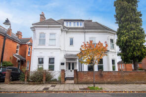Flat 2, 25, Cargate Avenue, Aldershot GU11 3EP
