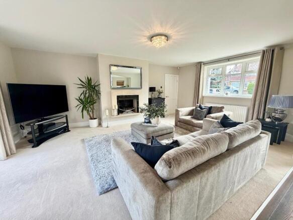 4 bed Detached for sale Image 12