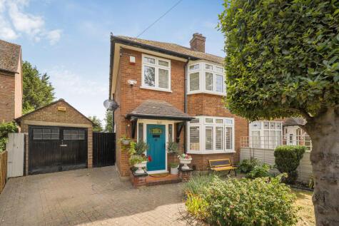 Kingsbrook Road, Bedford, MK42