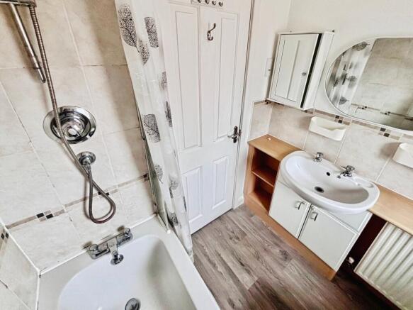 3 bed Semi-Detached for sale Image 5