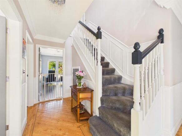 4 bed Detached for sale Image 11