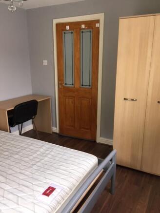 4 bed House Share to rent Image 5