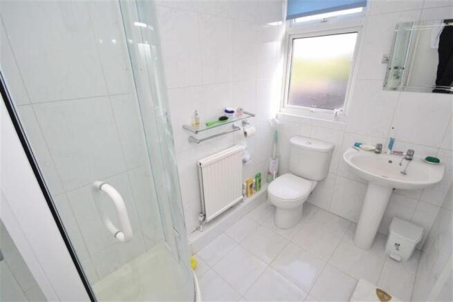 EN-SUITE SHOWER ROOM