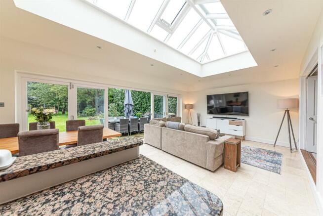 117 Weydon Hill Road (25).jpg