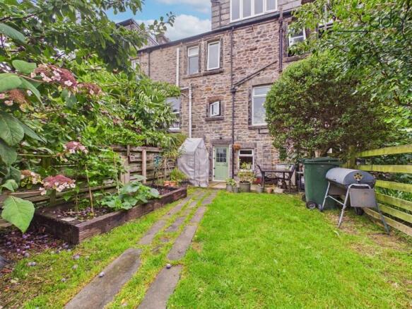 A Generous Garden with a Green Outlook