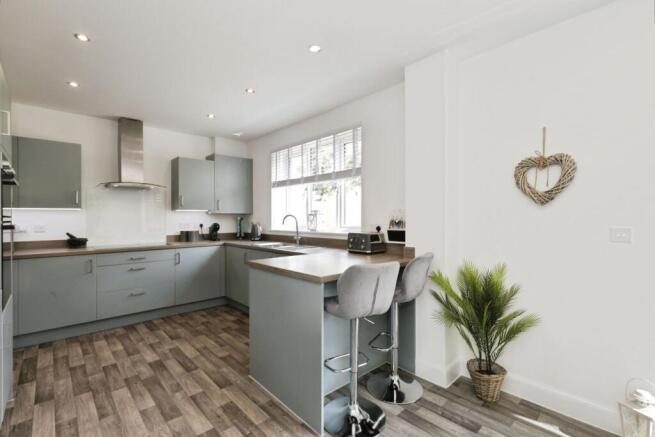4 bed Detached for sale Image 5