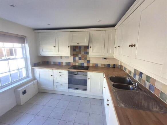 Kitchen 3.jpg