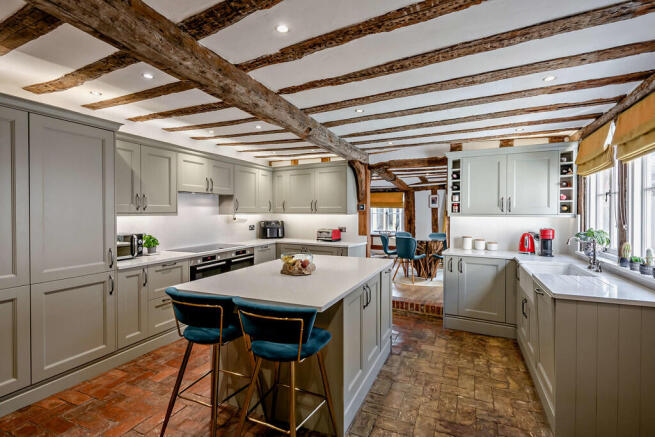 8640342-interior1...