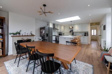 Curzon Avenue, Birstall, LE4