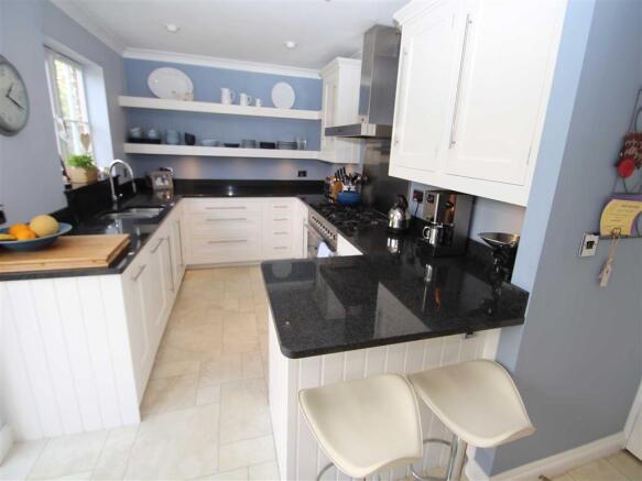 FAMILY LIVING/DINING