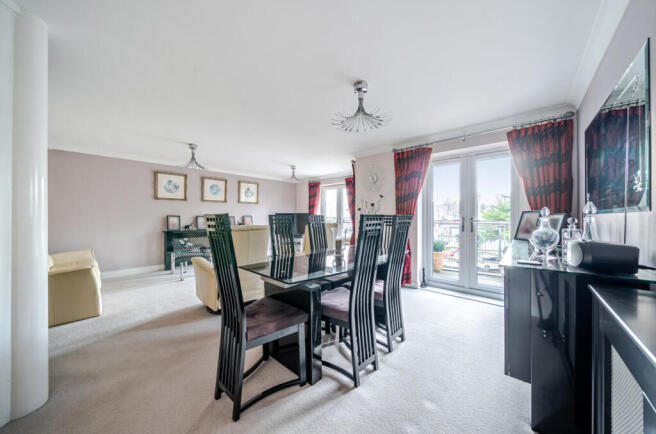 3 bed Flat for sale Image 10