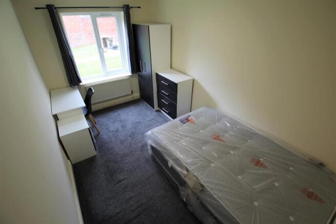 3 bed Flat to rent Image 4