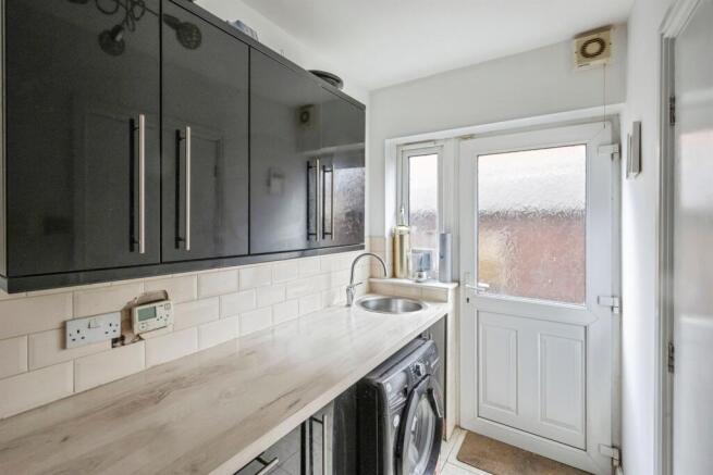5 bed Detached for sale Image 5