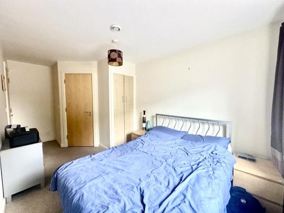 2 bed Flat for sale Image 12