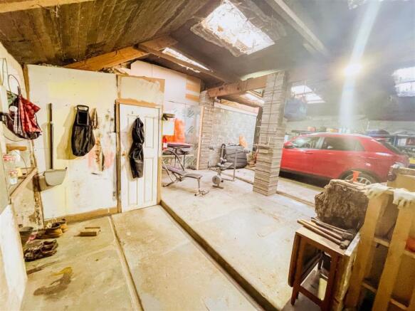Garage/Workshop