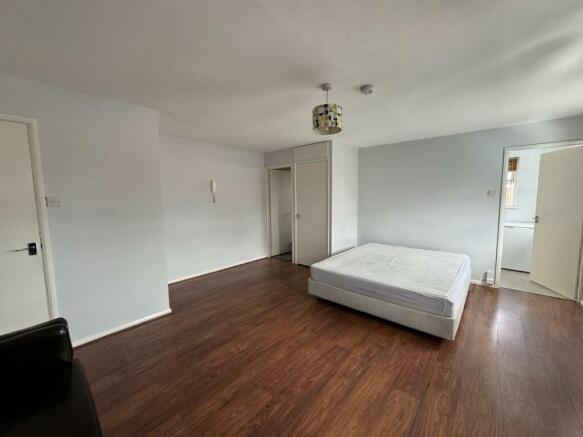 OPEN PLAN STUDIO ROOM